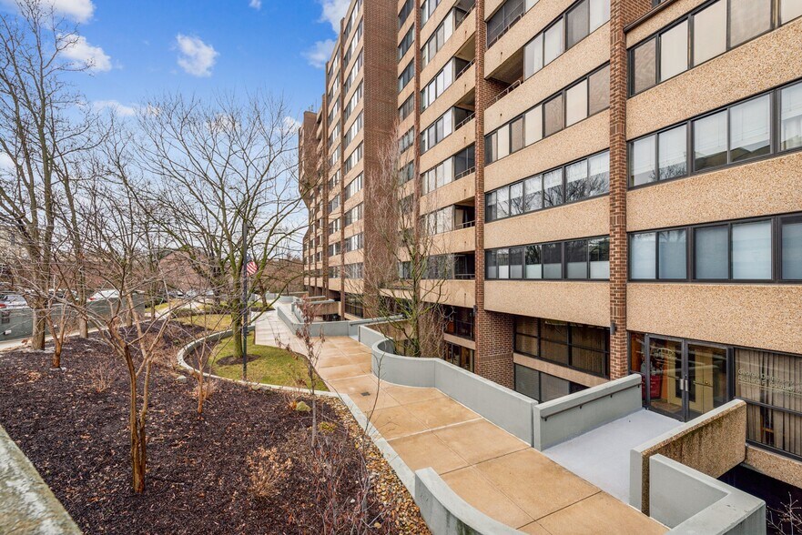 More Photos Of 750 Washington Rd, Mt Lebanon Apartments For Sale