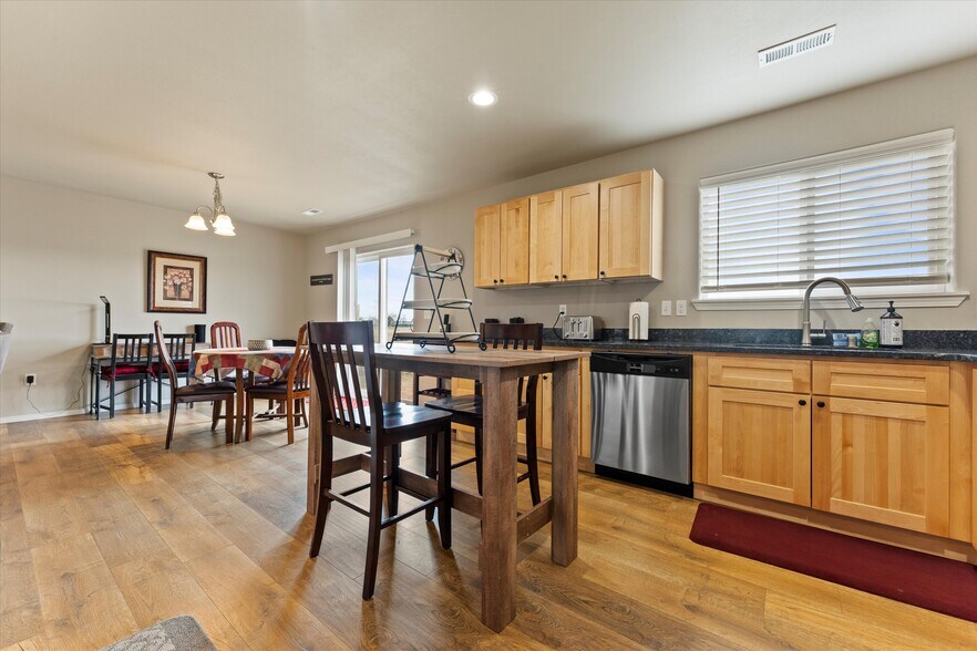 More Photos Of 2729 W Marina Dr, Moses Lake Apartments For Sale