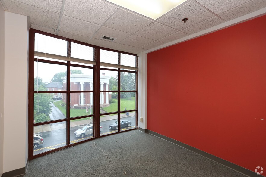 More Photos Of 213-221 Main St, Hartford Office For Sale