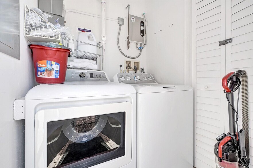 More Photos Of 322 Oklahoma St, Hollywood Multifamily For Sale