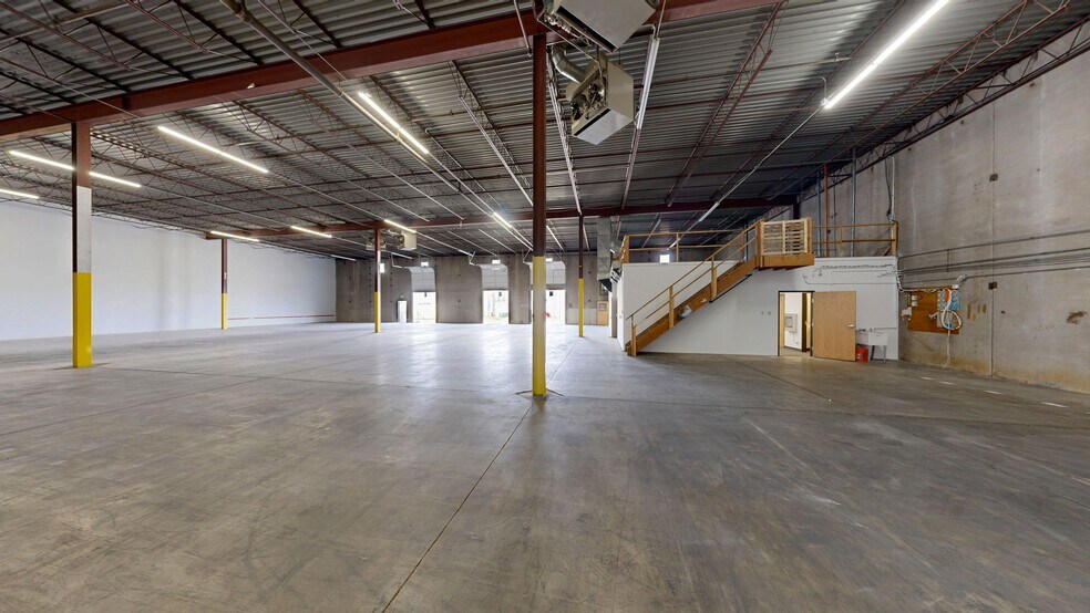 More Photos Of 4001 Holly St, Denver Warehouse For Sale