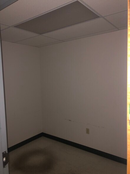 More Photos Of 10051 Simonson Rd, Harrison Showroom For Lease