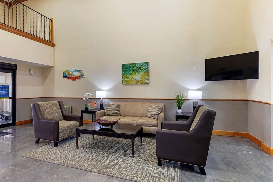 More Photos Of 1525 N Milt Phillips Ave, Seminole Hotel For Sale