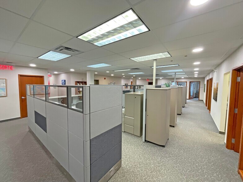 More Photos Of 405 Riverview Dr, Chatham Office For Sale