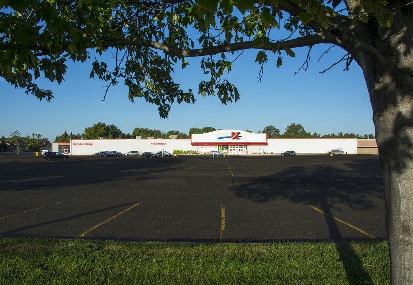 More Photos Of 41701-41941 Garfield Rd, Clinton Township Unknown For Lease