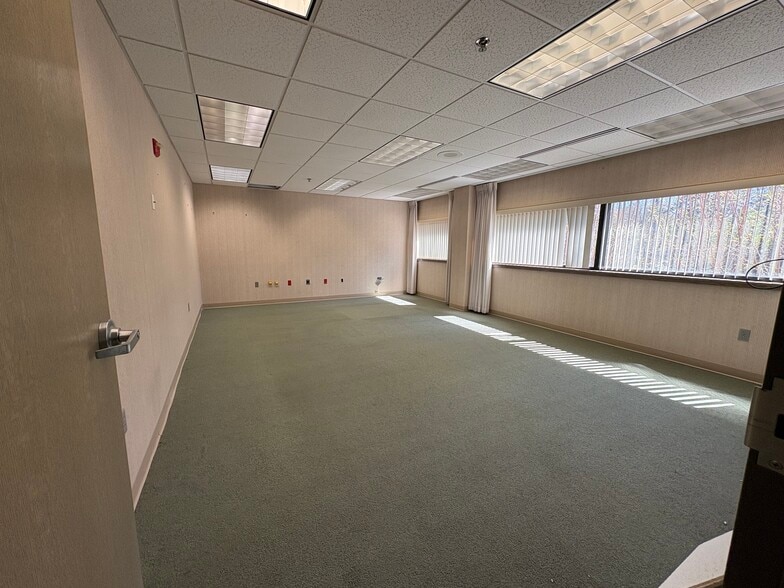More Photos Of 151 Westpark Blvd, Columbia Office For Sale