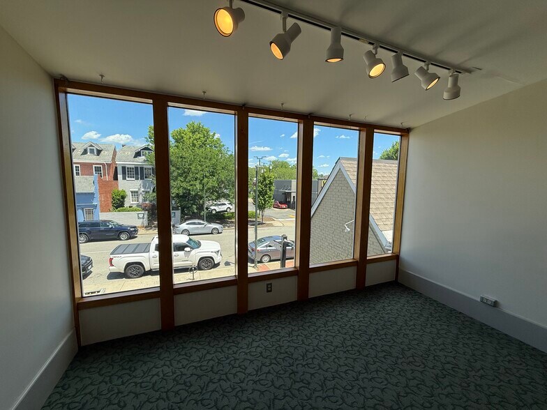 More Photos Of 3447 W Cary St, Richmond Office For Lease