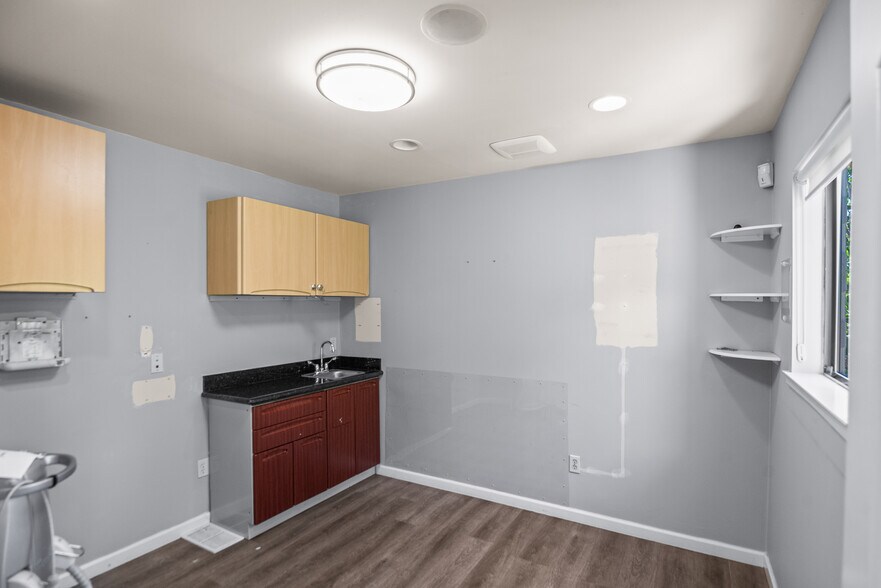 More Photos Of 360 Rose St, Danville Medical For Sale