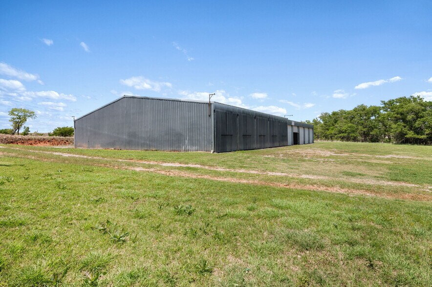 More Photos Of 10277 N 2130 Rd, Foss Convenience Store For Sale