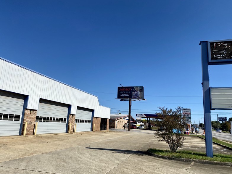 More Photos Of 1560 Fairfield Dr, Pensacola Auto Repair For Sale