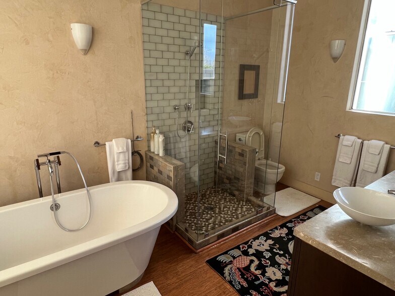 More Photos Of 622 Santa Cruz Ave, Menlo Park Storefront Retail Office For Lease