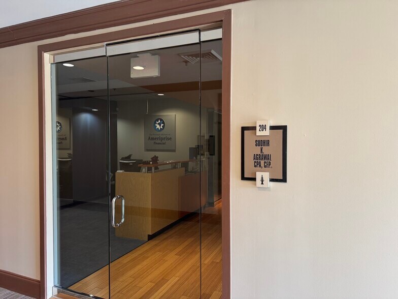 More Photos Of 3085 Fountainside Dr, Germantown Medical For Sale