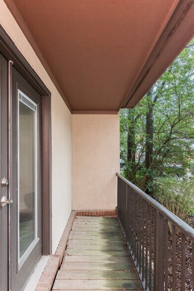 More Photos Of 77-87 Bay Bridge Dr, Gulf Breeze Medical For Sale