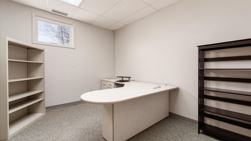 More Photos Of 172 S Friendship Dr, New Concord Medical For Sale