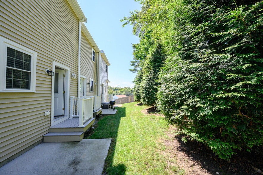 More Photos Of 1148 Bedford St, Abington Multifamily For Sale