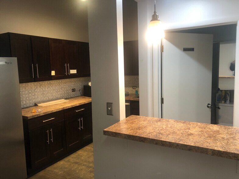 More Photos Of 161 W Harrison St, Chicago Apartments For Lease