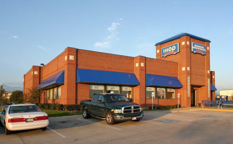Primary Photo Of 3317 E Highway 114, Southlake Restaurant For Sale