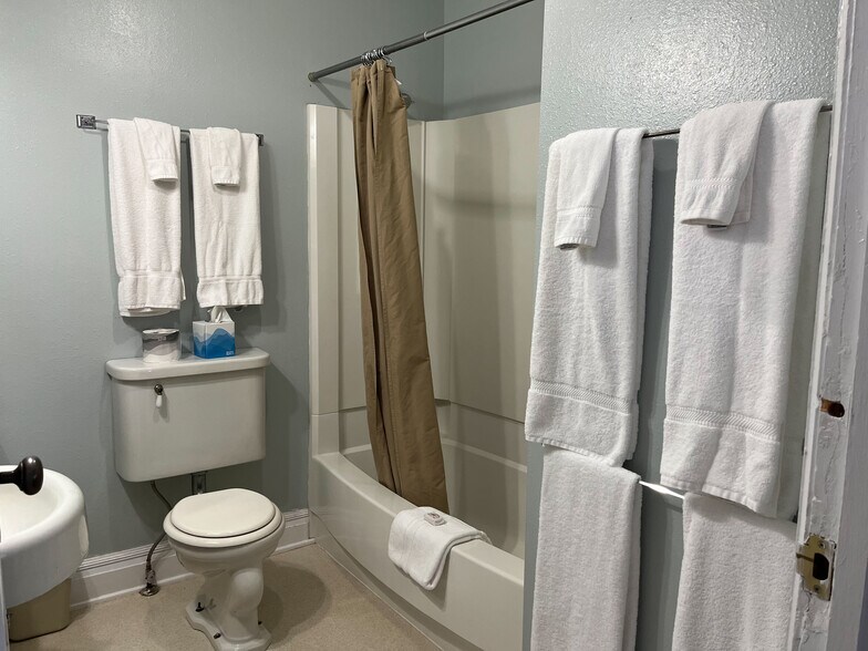 More Photos Of 101 E Bridge Ave, Saratoga Hotel For Sale