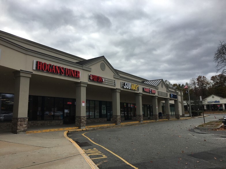 More Photos Of 6 Orangetown Shopping Ctr, Orangeburg General Retail For Lease