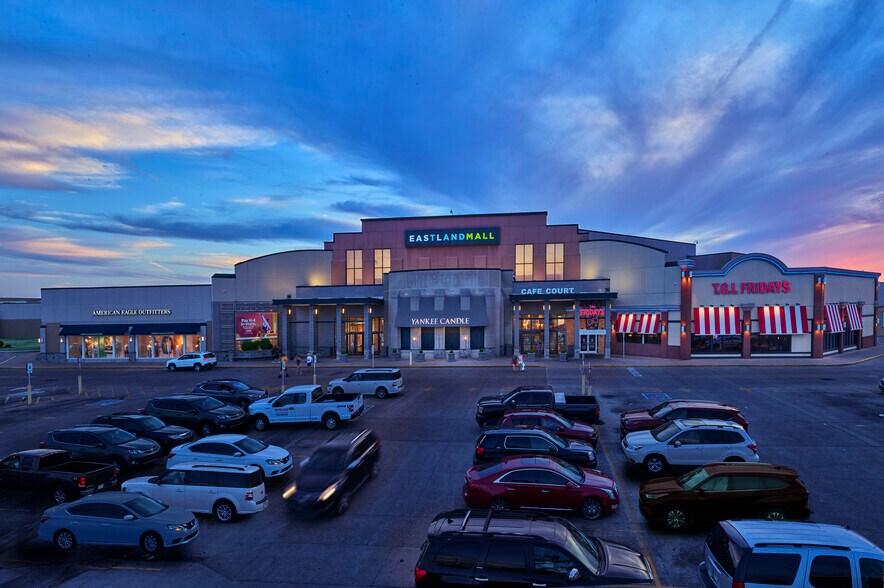 More Photos Of 800 N Green River Rd, Evansville Unknown For Lease