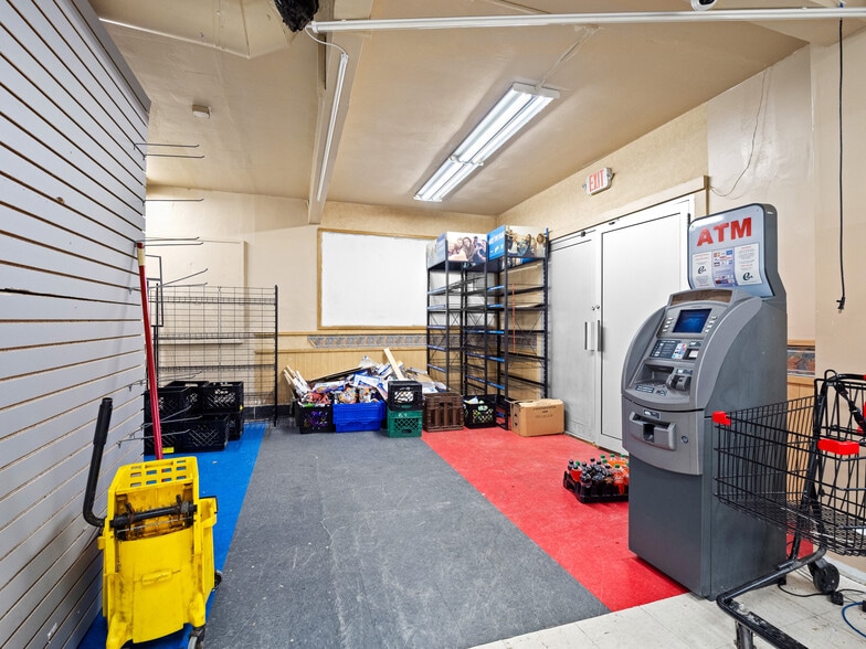 More Photos Of 2915 Calhoun, Fort Wayne Storefront For Sale