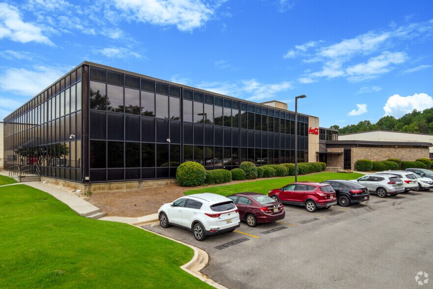 More Photos Of 4600 E Lake Blvd, Birmingham Warehouse For Sale