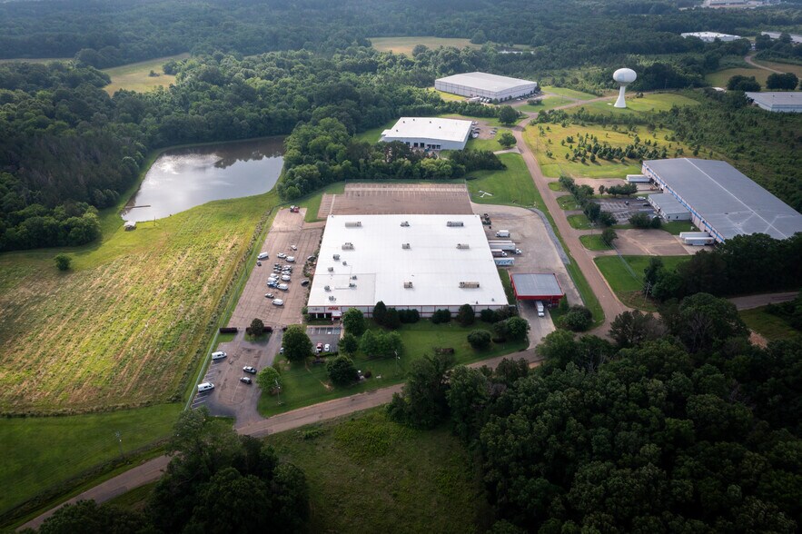 More Photos Of 190 NW Industrial Pky, Jackson Manufacturing For Lease