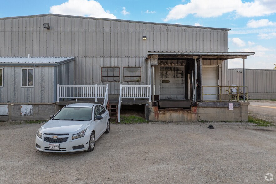 More Photos Of 625 Menomonee St, Theresa Warehouse For Lease