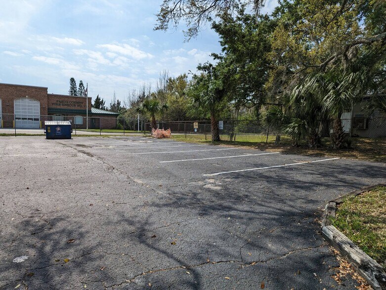 More Photos Of 6710 Embassy Blvd, Port Richey Medical For Lease