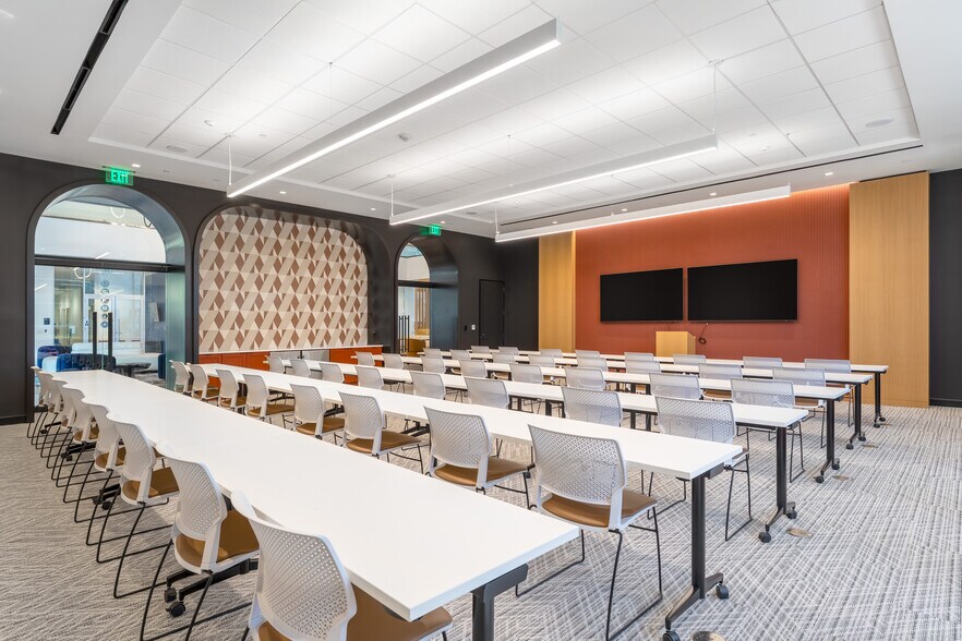 More Photos Of 14643 N Dallas Pky, Dallas Office For Lease