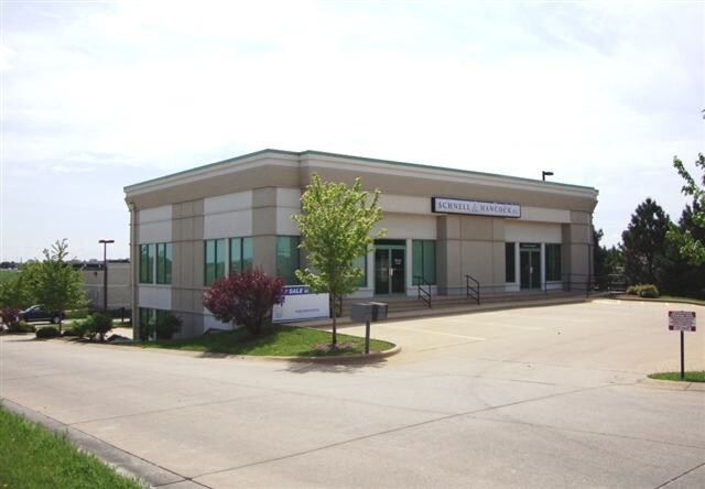 More Photos Of 3170 E 53rd St, Davenport Freestanding For Lease
