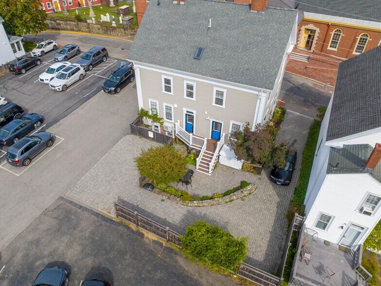 More Photos Of 110 Chapel St, Portsmouth Office For Lease