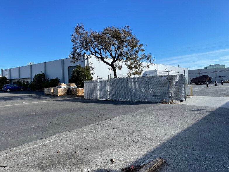 More Photos Of 865 Hinckley Rd, Burlingame Warehouse For Lease