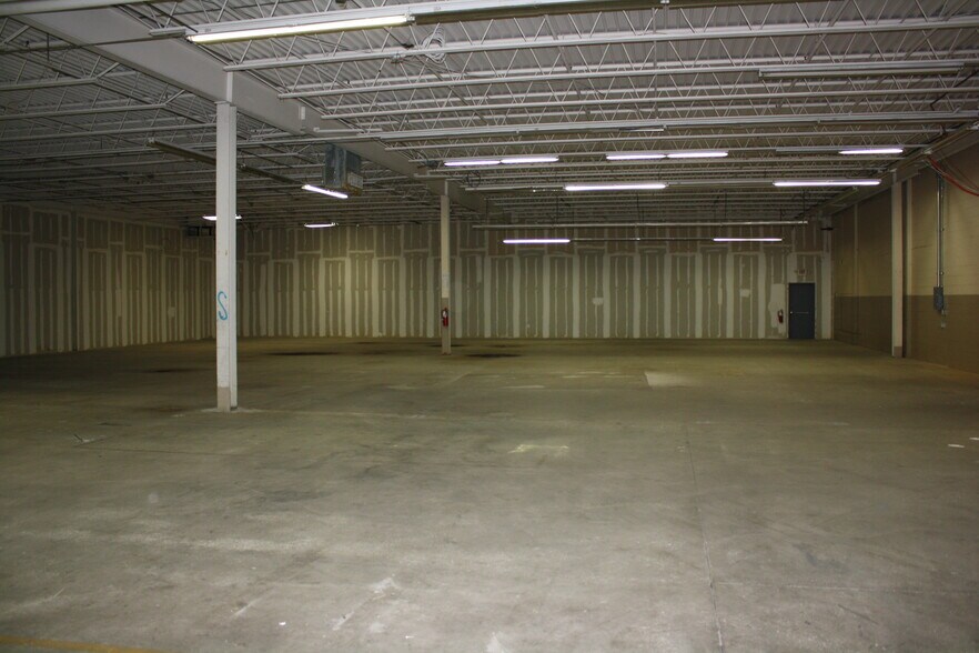 More Photos Of 5120 W Waters Ave, Tampa Manufacturing For Sale