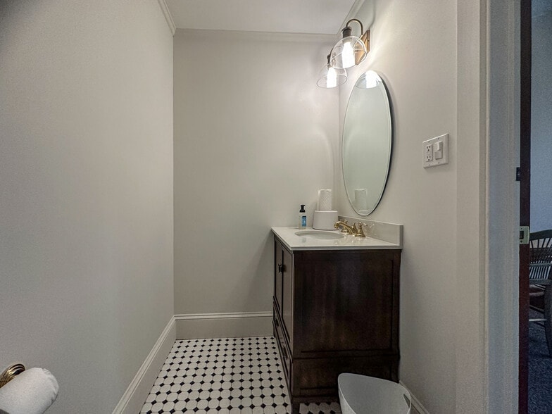 More Photos Of 84 Bay St, Manchester Office Residential For Lease