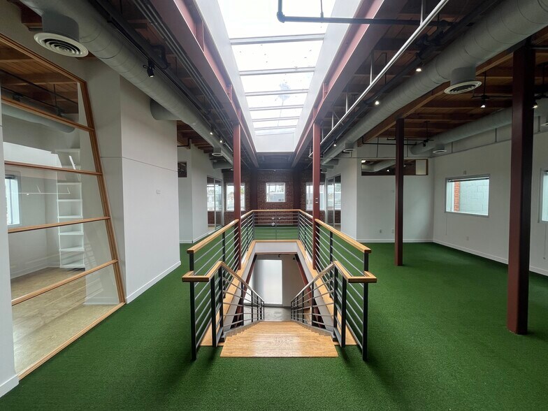 More Photos Of 2917 Santa Monica Blvd, Santa Monica Loft Creative Space For Lease