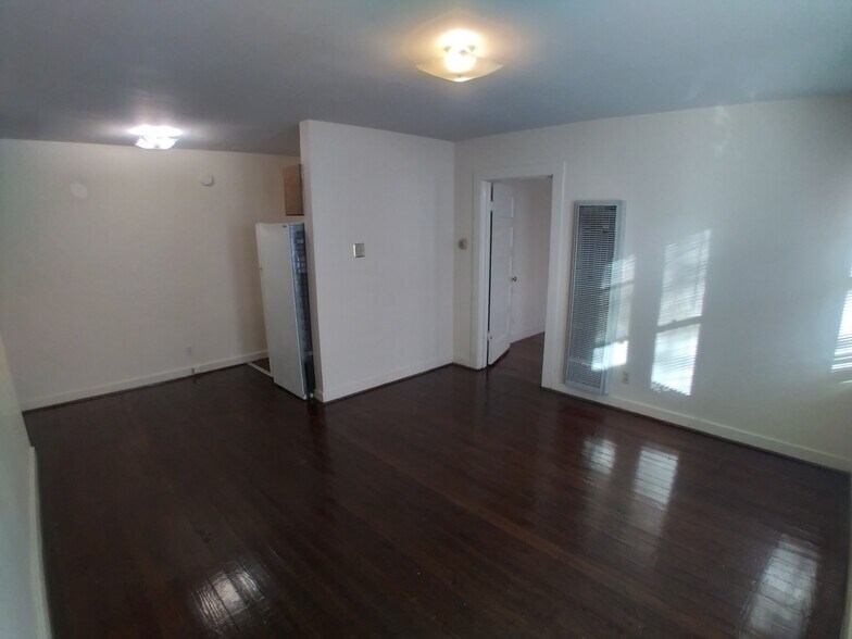 More Photos Of 219 W Magnolia Ave, San Antonio Apartments For Sale