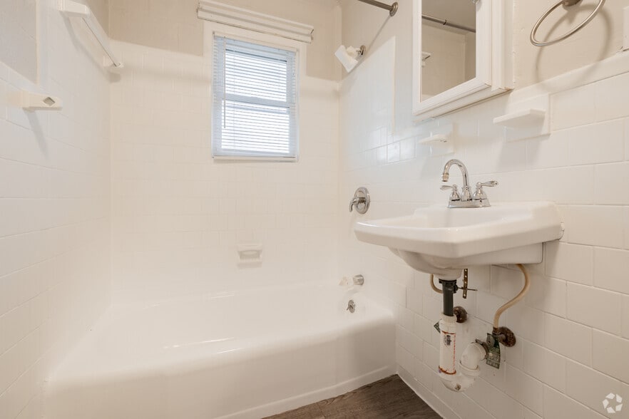 More Photos Of 10710 Jefferson Ave, Newport News Apartments For Sale