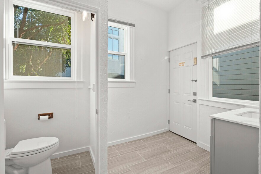 More Photos Of 1736 Divisadero St, San Francisco Storefront Retail Office For Lease