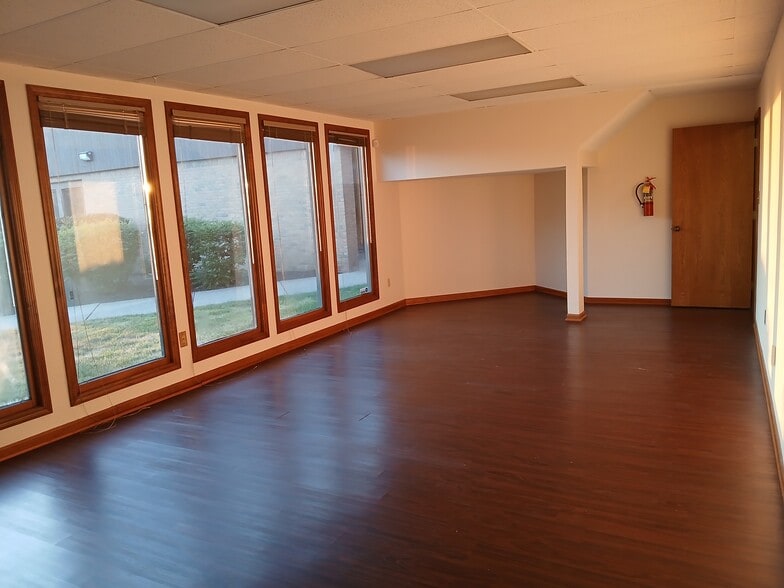 More Photos Of 1001 Eastwind Dr, Westerville Office For Lease