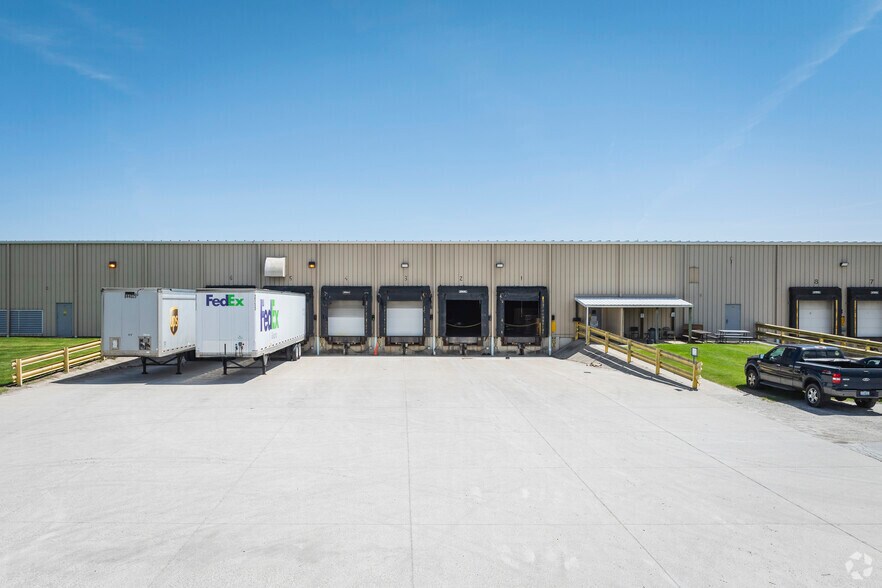 More Photos Of 458 2nd Ave, Tiffin Manufacturing For Sale