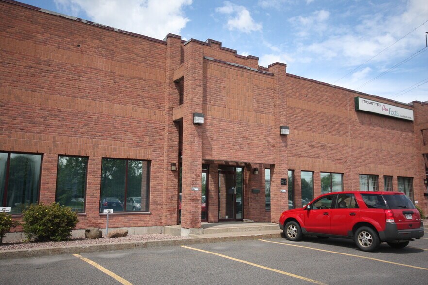 More Photos Of 35 Rue De Lauzon, Boucherville Warehouse For Lease