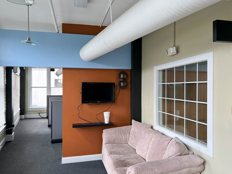 More Photos Of 312 2nd St, Roanoke Office Residential For Lease