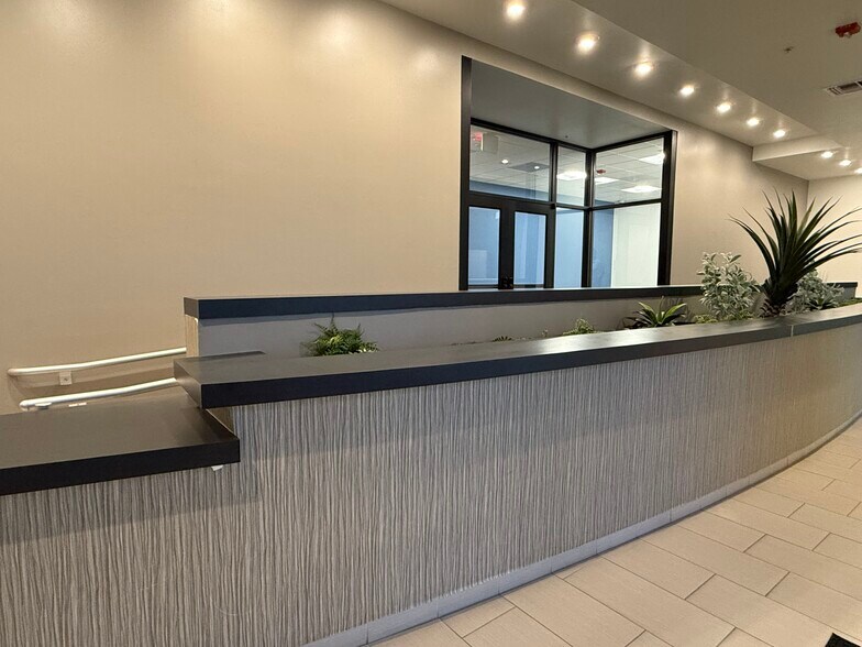 More Photos Of 1575 N Resler Dr, El Paso Medical For Lease