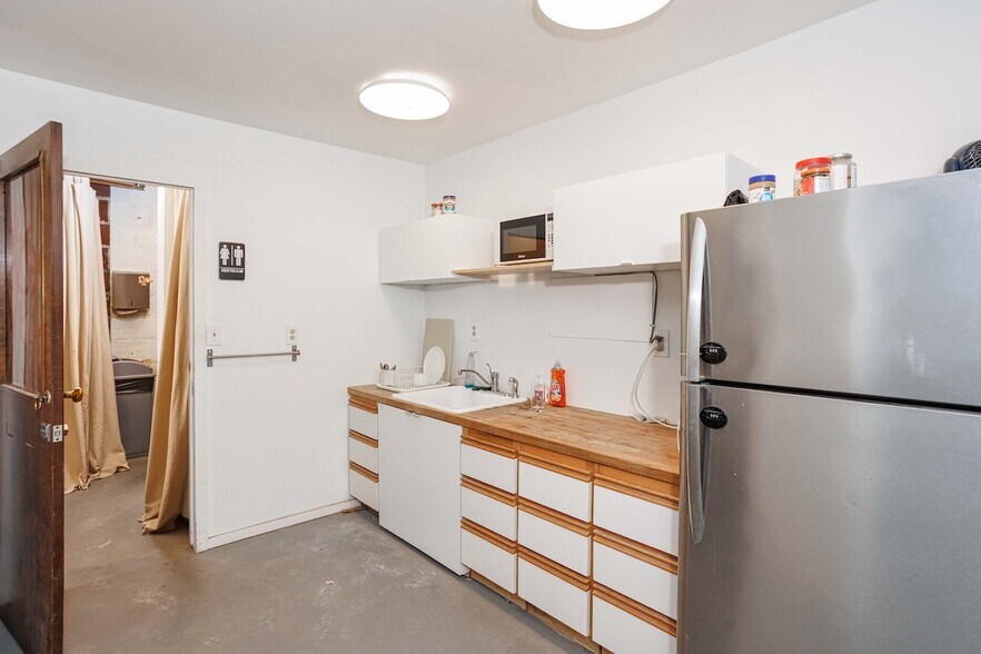 More Photos Of 3425 SE Yamhill St, Portland Loft Creative Space For Sale
