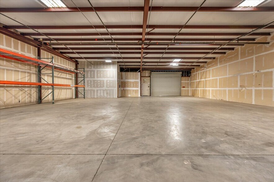 More Photos Of 4753 W Jennifer Ave, Fresno Warehouse For Lease