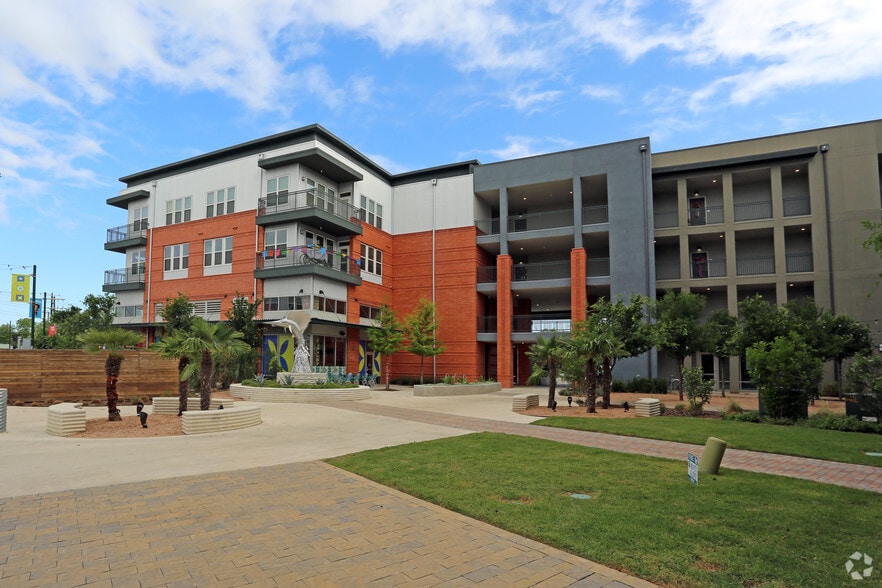 More Photos Of 423 Blue Star, San Antonio Apartments For Lease