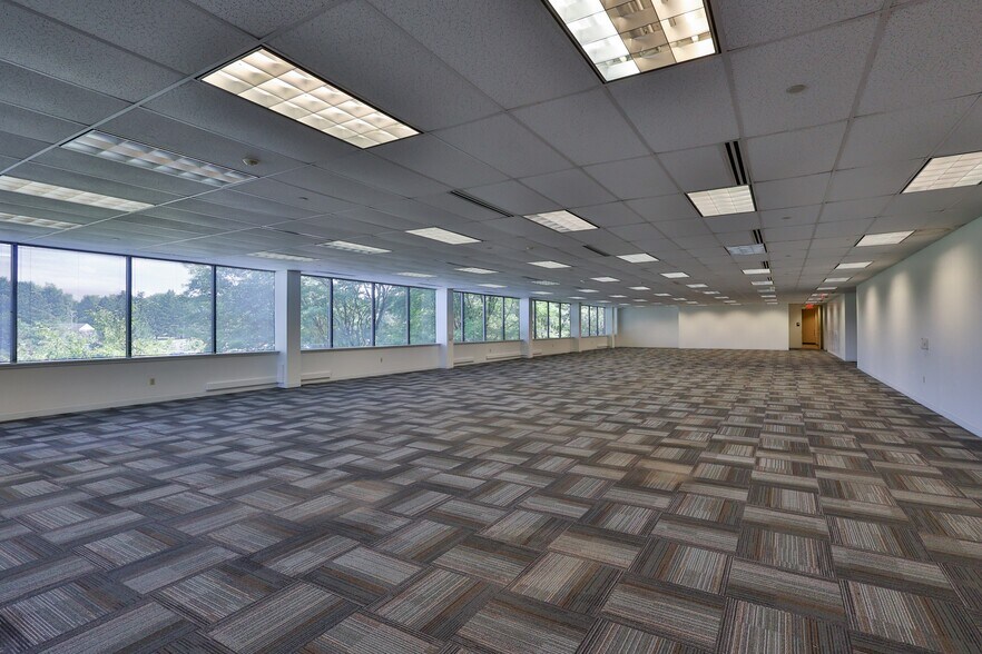 More Photos Of 1525 Valley Center Pky, Bethlehem Unknown For Lease