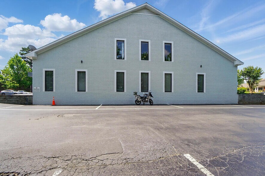 More Photos Of 1974 Carolina Place Dr, Fort Mill Light Distribution For Lease