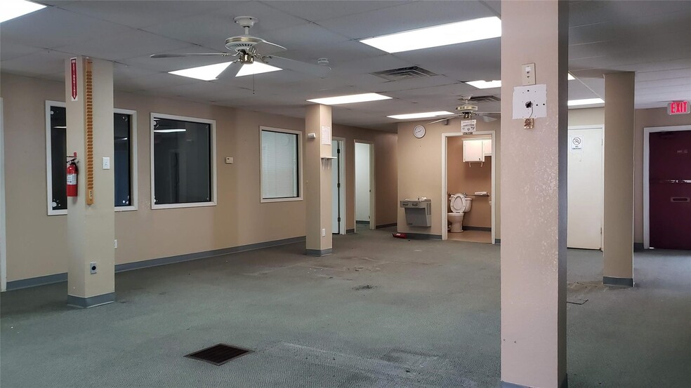 More Photos Of 711 SW 1st St, Mineral Wells Healthcare For Sale